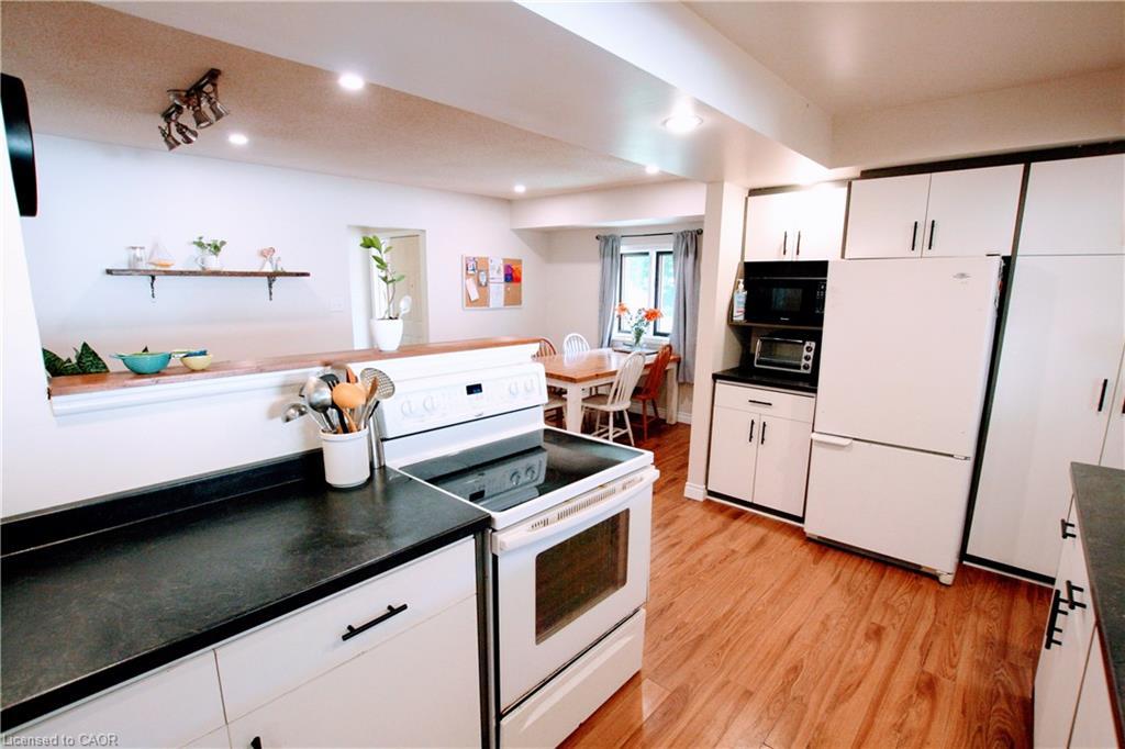250 Boulton Street, Palmerston, ON - Indoor Photo Showing Kitchen
