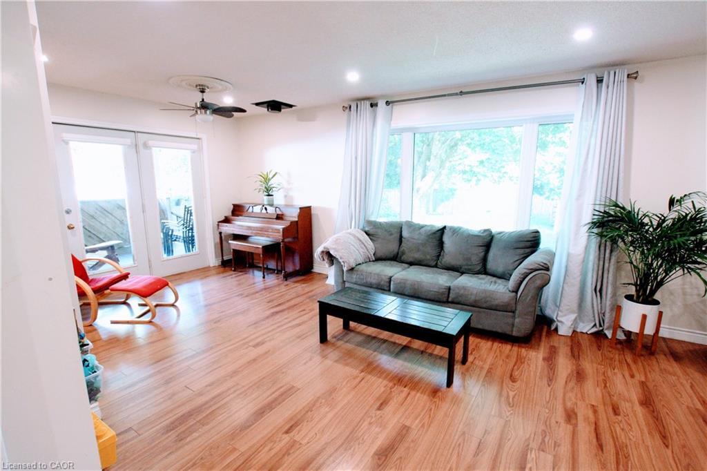 250 Boulton Street, Palmerston, ON - Indoor Photo Showing Living Room
