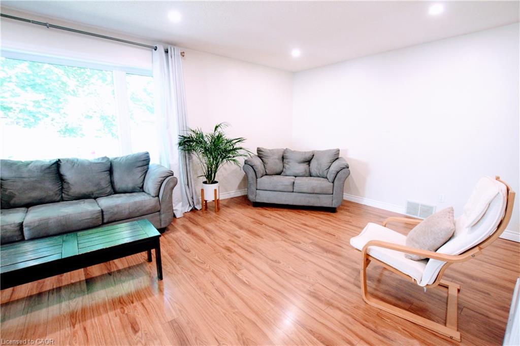 250 Boulton Street, Palmerston, ON - Indoor Photo Showing Living Room