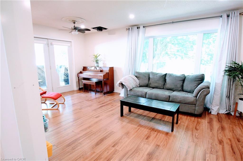 250 Boulton Street, Palmerston, ON - Indoor Photo Showing Living Room