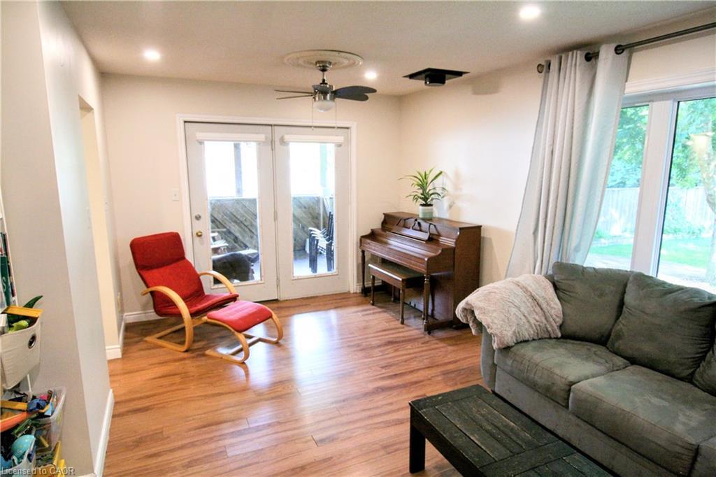 250 Boulton Street, Palmerston, ON - Indoor Photo Showing Living Room