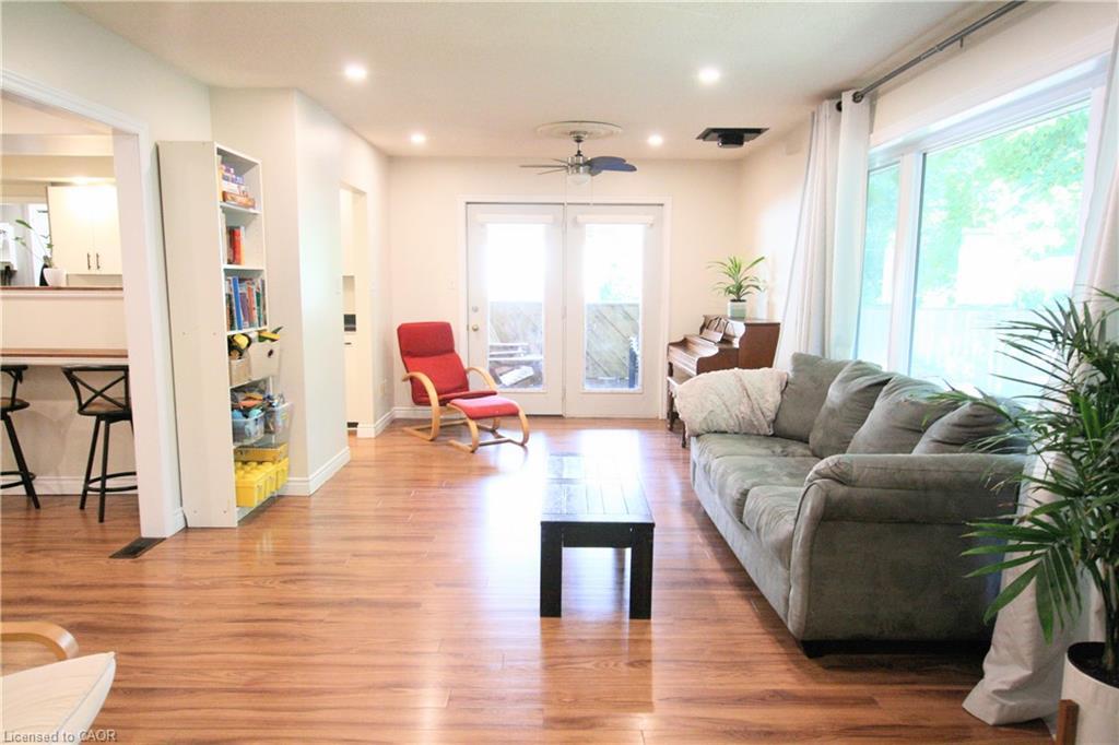 250 Boulton Street, Palmerston, ON - Indoor Photo Showing Living Room