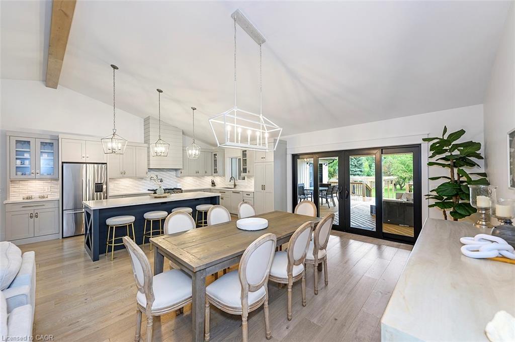 2560 2 Side Road, Burlington, ON - Indoor Photo Showing Dining Room