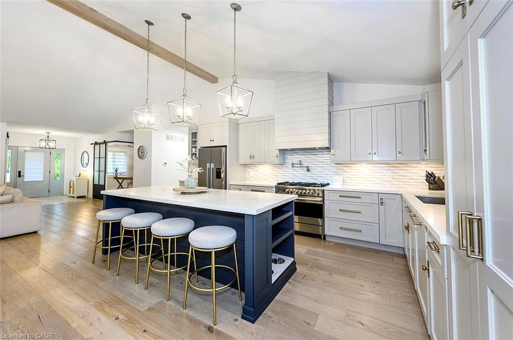 2560 2 Side Road, Burlington, ON - Indoor Photo Showing Kitchen With Upgraded Kitchen
