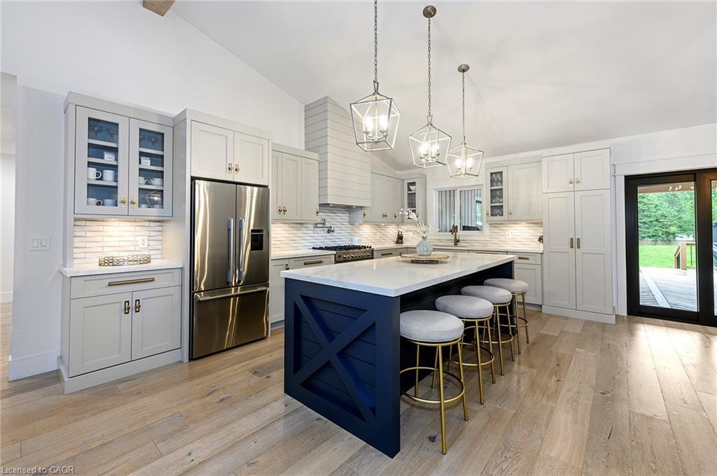 2560 2 Side Road, Burlington, ON - Indoor