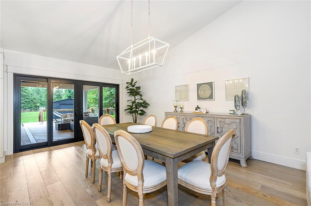 2560 2 Side Road, Burlington, ON - Indoor Photo Showing Dining Room