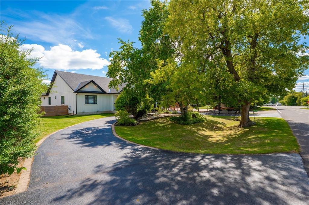 2560 2 Side Road, Burlington, ON - Outdoor