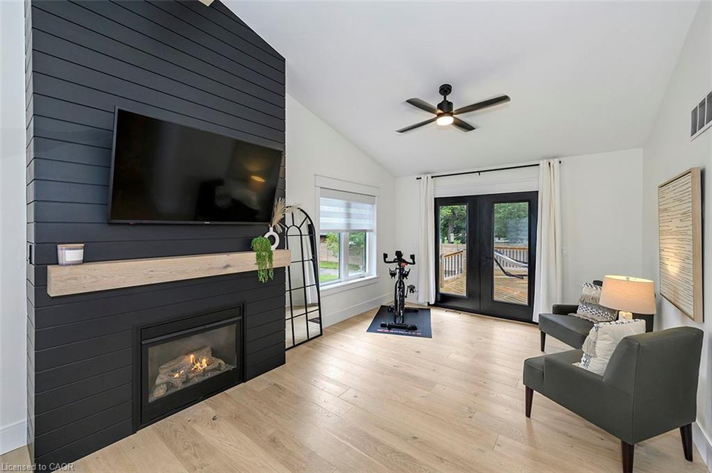 2560 2 Side Road, Burlington, ON - Indoor Photo Showing Living Room With Fireplace