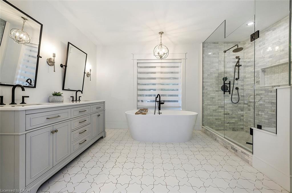2560 2 Side Road, Burlington, ON - Indoor Photo Showing Bathroom