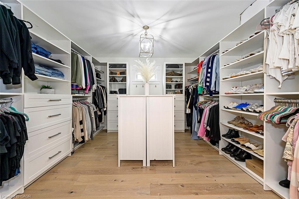 2560 2 Side Road, Burlington, ON - Indoor With Storage