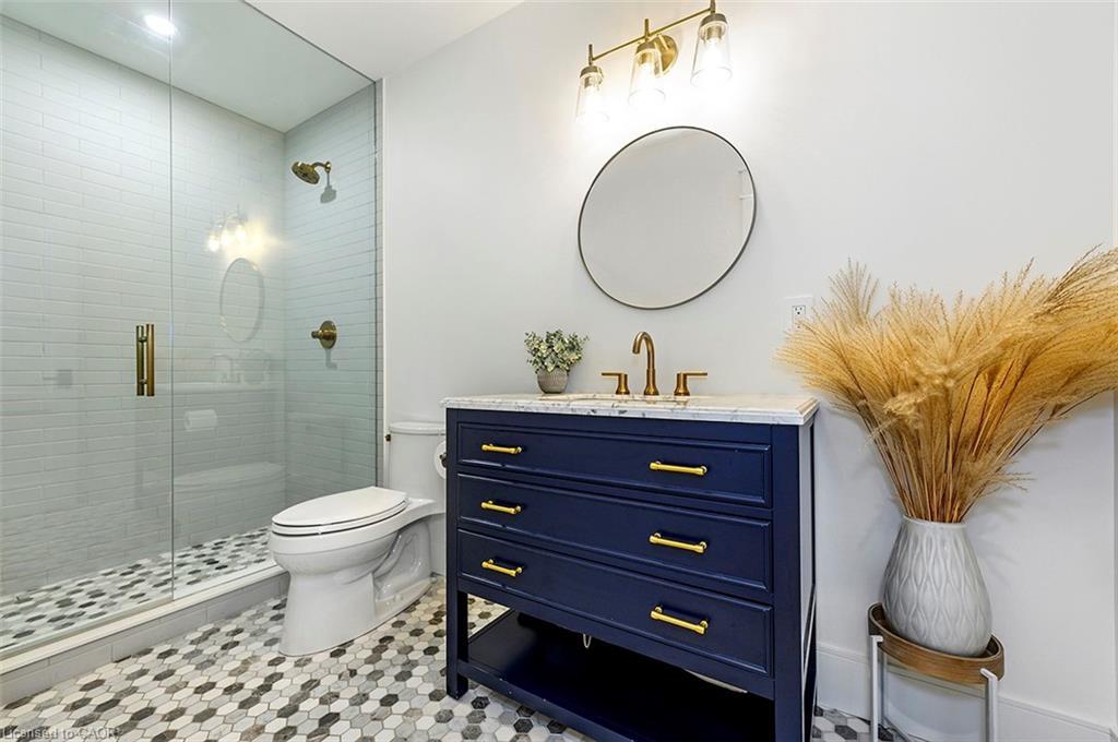 2560 2 Side Road, Burlington, ON - Indoor Photo Showing Bathroom