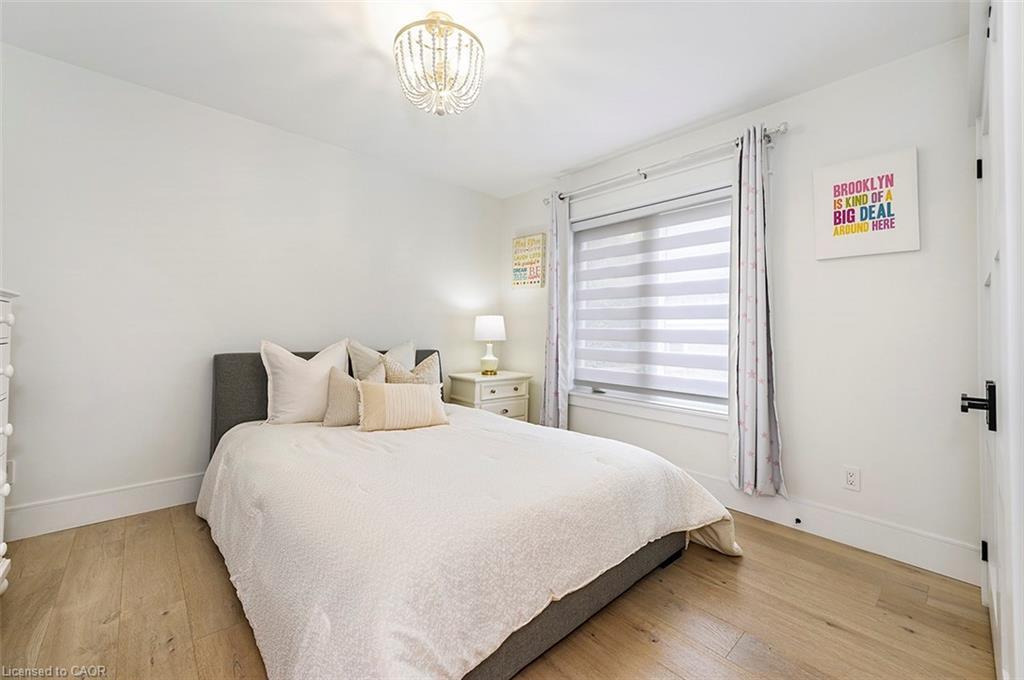 2560 2 Side Road, Burlington, ON - Indoor Photo Showing Bedroom