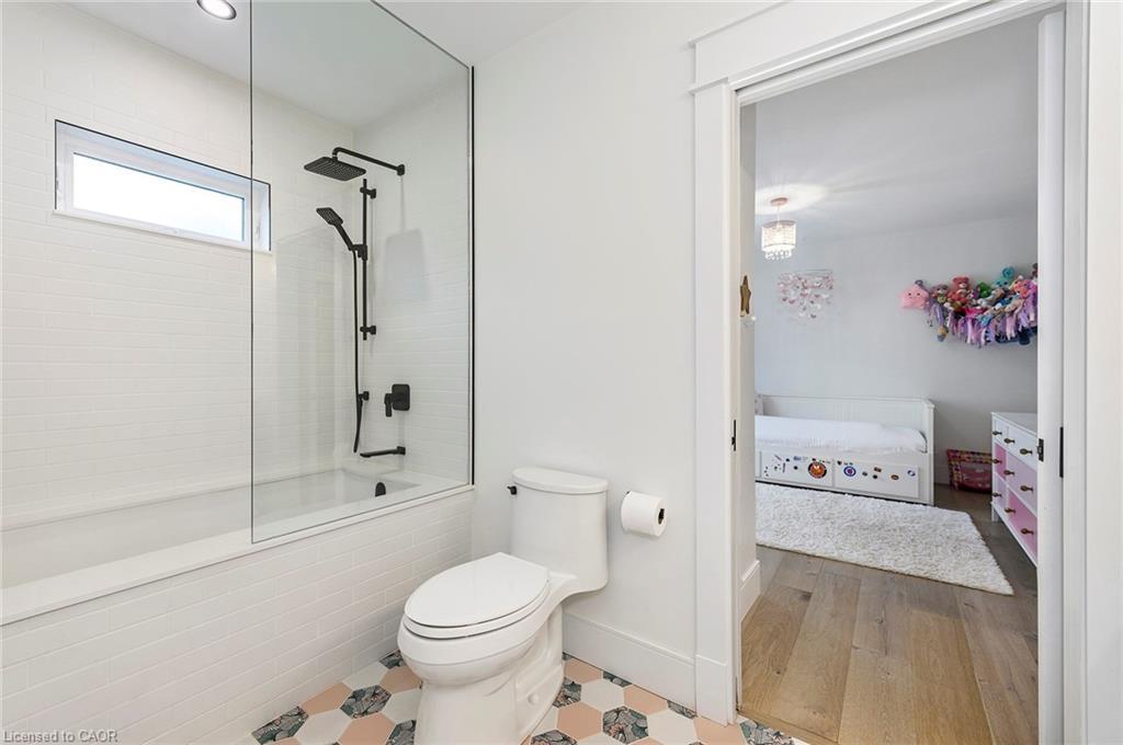 2560 2 Side Road, Burlington, ON - Indoor Photo Showing Bathroom