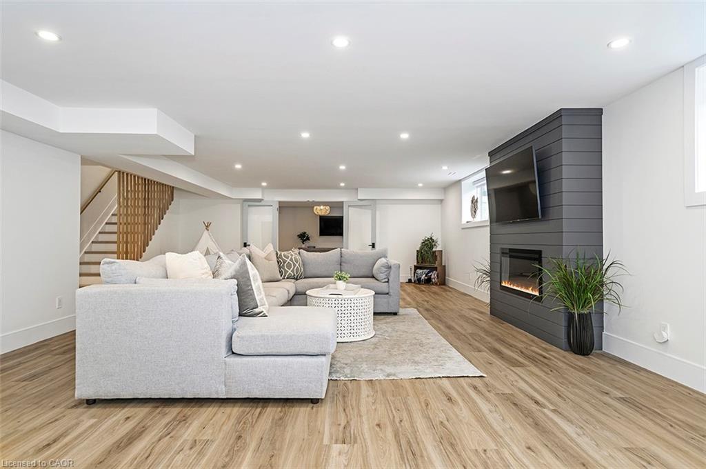 2560 2 Side Road, Burlington, ON - Indoor Photo Showing Living Room With Fireplace