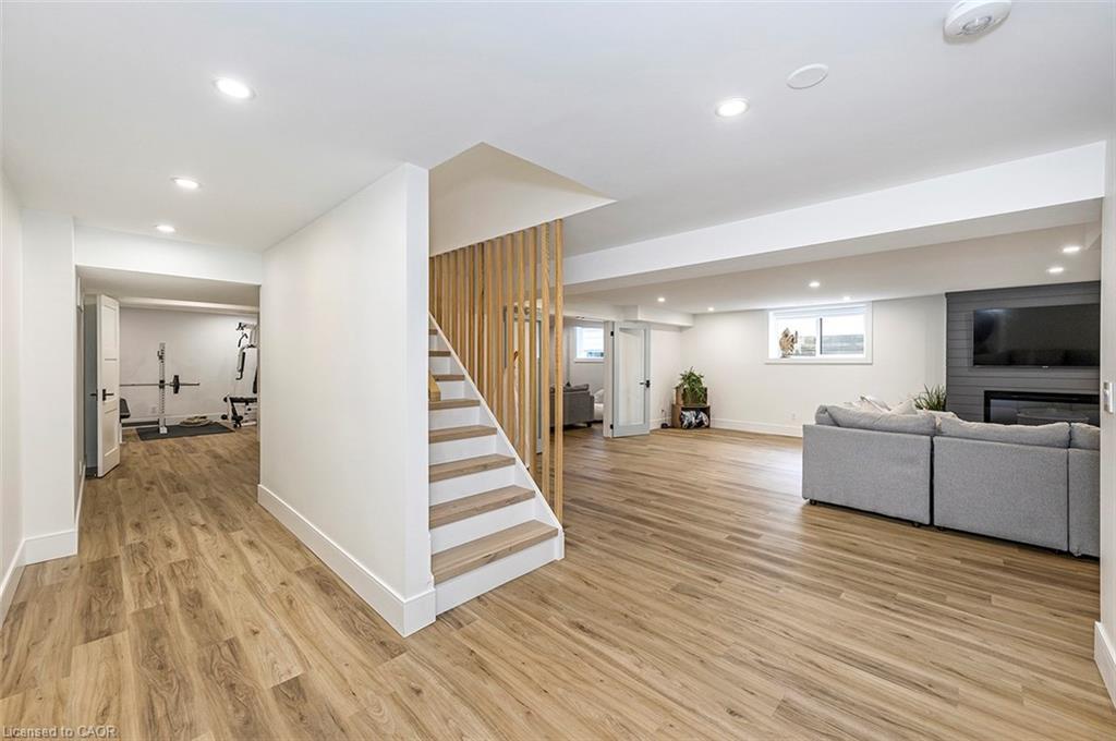 2560 2 Side Road, Burlington, ON - Indoor