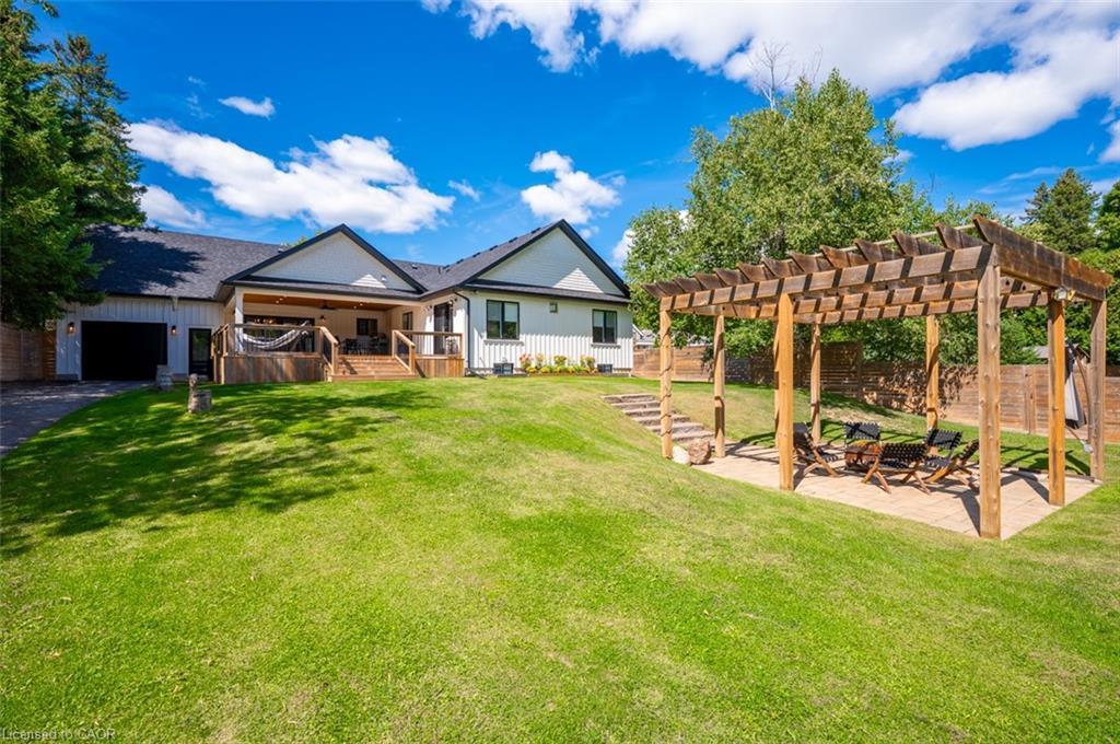 2560 2 Side Road, Burlington, ON - Outdoor