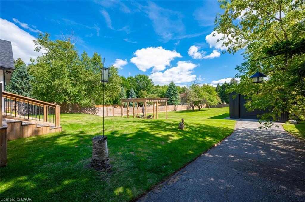 2560 2 Side Road, Burlington, ON - Outdoor With Backyard
