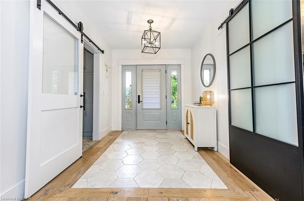 2560 2 Side Road, Burlington, ON - Indoor Photo Showing Other Room