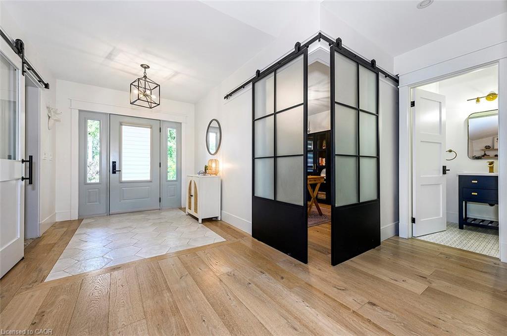 2560 2 Side Road, Burlington, ON - Indoor Photo Showing Other Room