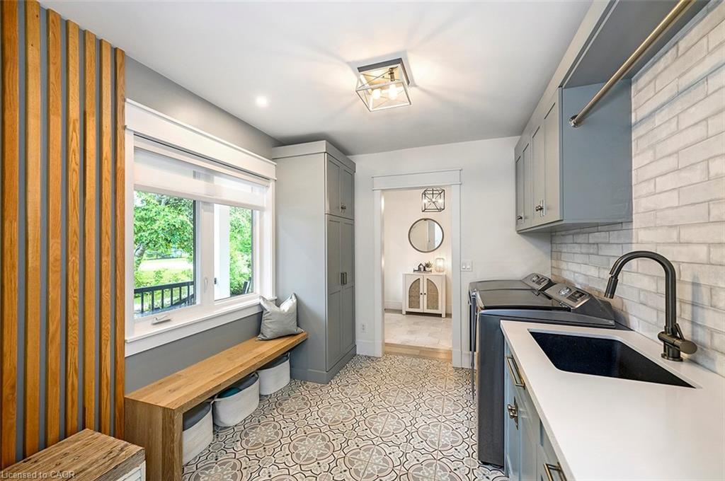 2560 2 Side Road, Burlington, ON - Indoor