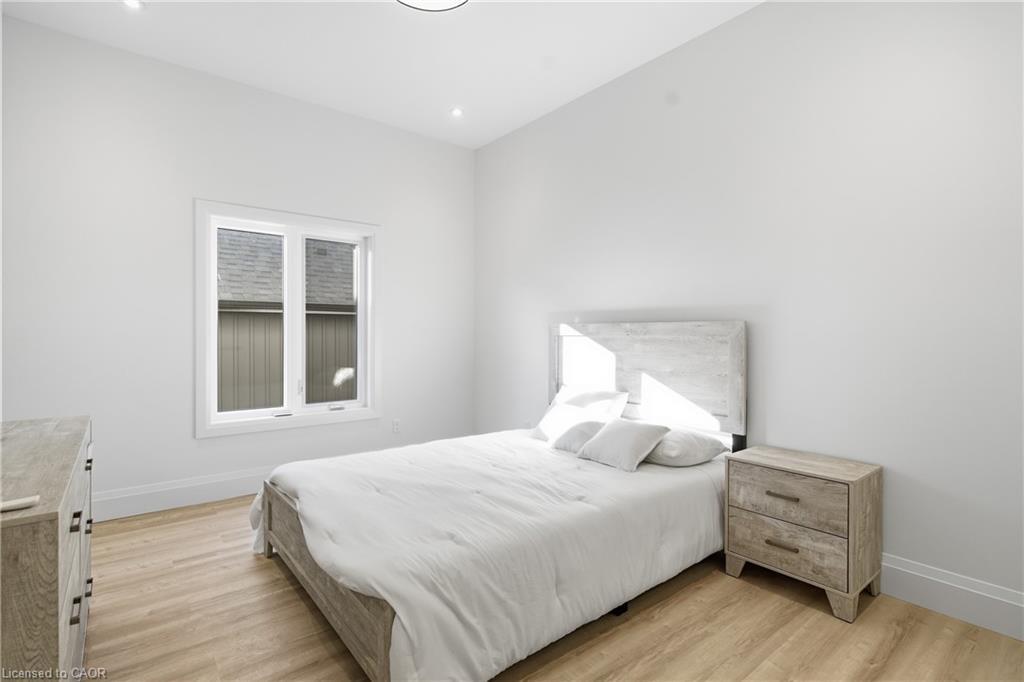 174 Pike Creek Drive, Cayuga, ON - Indoor Photo Showing Bedroom