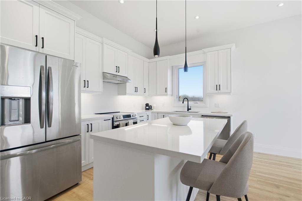 174 Pike Creek Drive, Cayuga, ON - Indoor Photo Showing Kitchen With Upgraded Kitchen