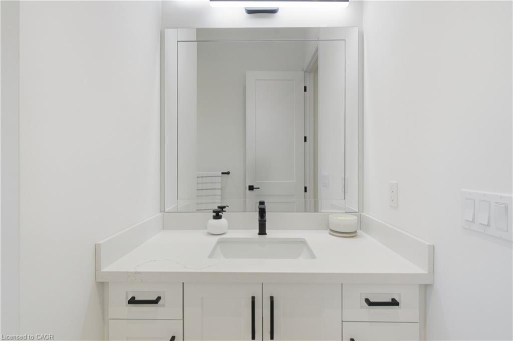 174 Pike Creek Drive, Cayuga, ON - Indoor Photo Showing Bathroom