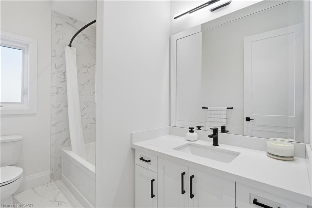 174 Pike Creek Drive, Cayuga, ON - Indoor Photo Showing Bathroom