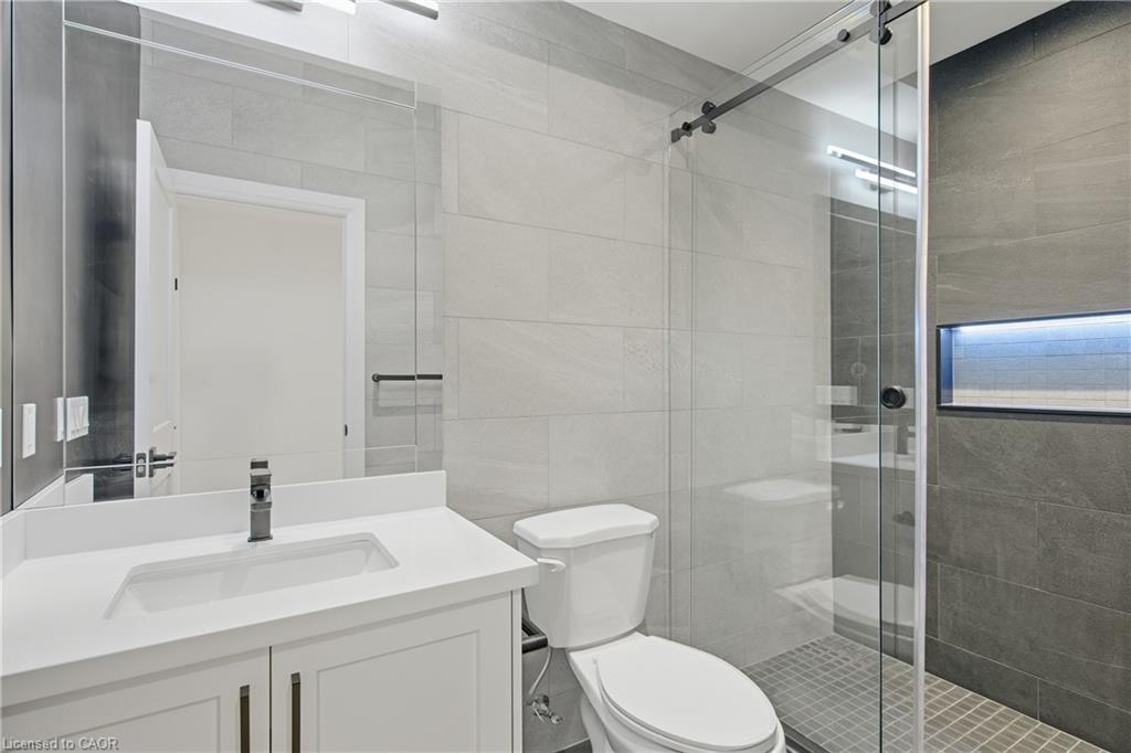 174 Pike Creek Drive, Cayuga, ON - Indoor Photo Showing Bathroom