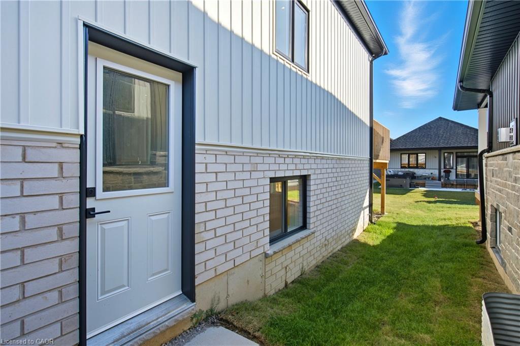 174 Pike Creek Drive, Cayuga, ON - Outdoor With Exterior