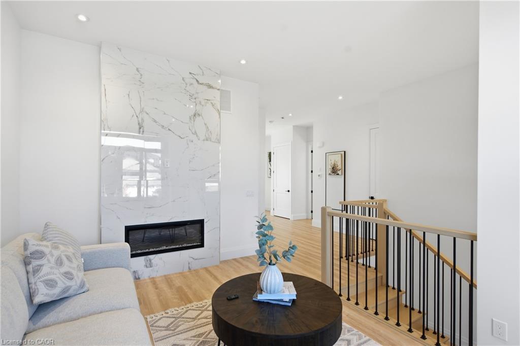 174 Pike Creek Drive, Cayuga, ON - Indoor With Fireplace