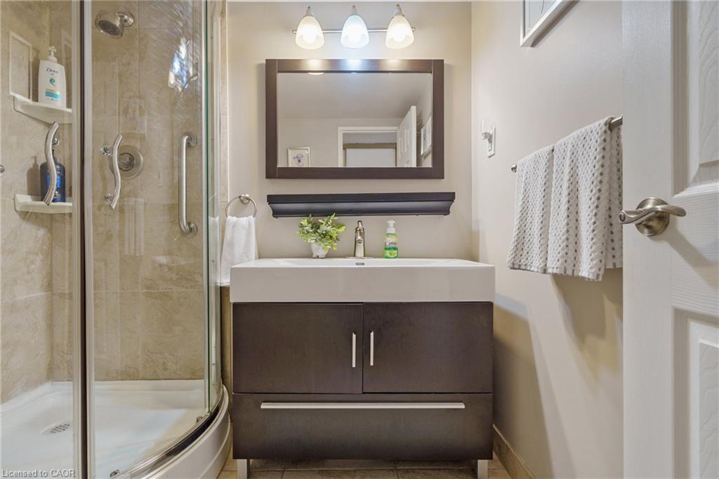 403-120 Duke Street, Hamilton, ON - Indoor Photo Showing Bathroom