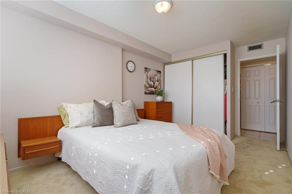 403-120 Duke Street, Hamilton, ON - Indoor Photo Showing Bedroom