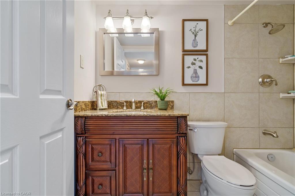 403-120 Duke Street, Hamilton, ON - Indoor Photo Showing Bathroom
