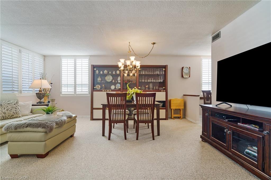 403-120 Duke Street, Hamilton, ON - Indoor Photo Showing Living Room