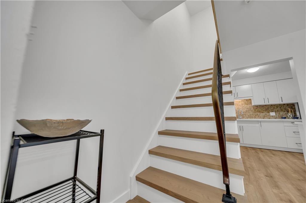 11-78 Borden Parkway, Kitchener, ON - Indoor