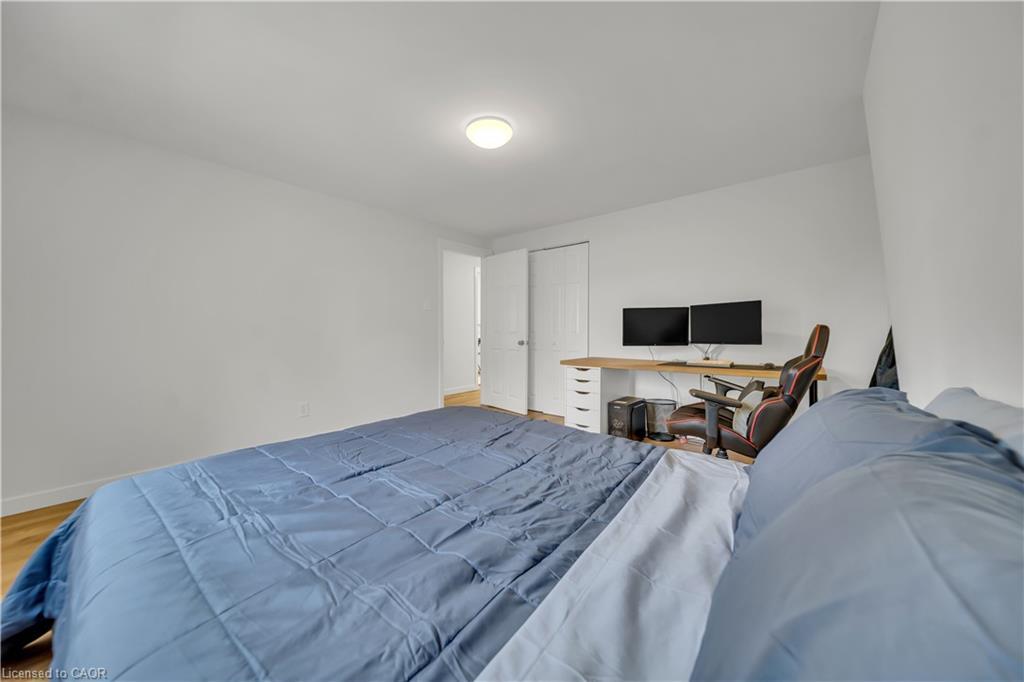 11-78 Borden Parkway, Kitchener, ON - Indoor Photo Showing Bedroom