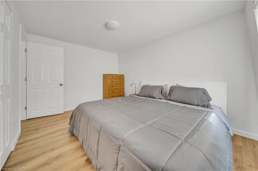 11-78 Borden Parkway, Kitchener, ON - Indoor Photo Showing Bedroom