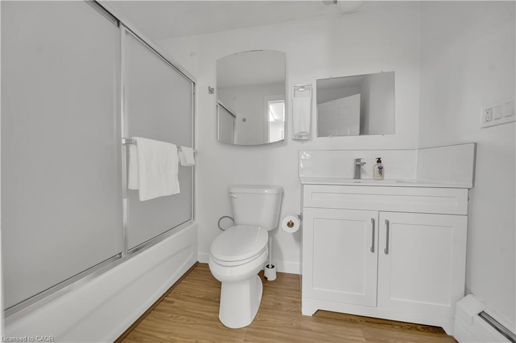 11-78 Borden Parkway, Kitchener, ON - Indoor Photo Showing Bathroom