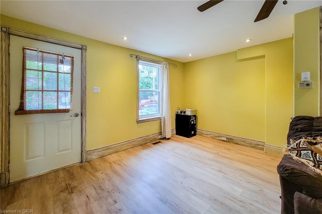 16 Welland Street S, Thorold, ON - Indoor Photo Showing Other Room