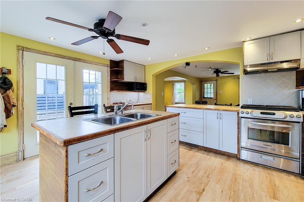16 Welland Street S, Thorold, ON - Indoor Photo Showing Kitchen With Double Sink