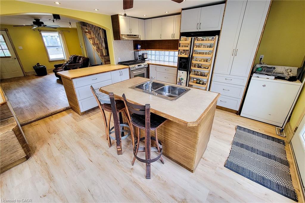 16 Welland Street S, Thorold, ON - Indoor