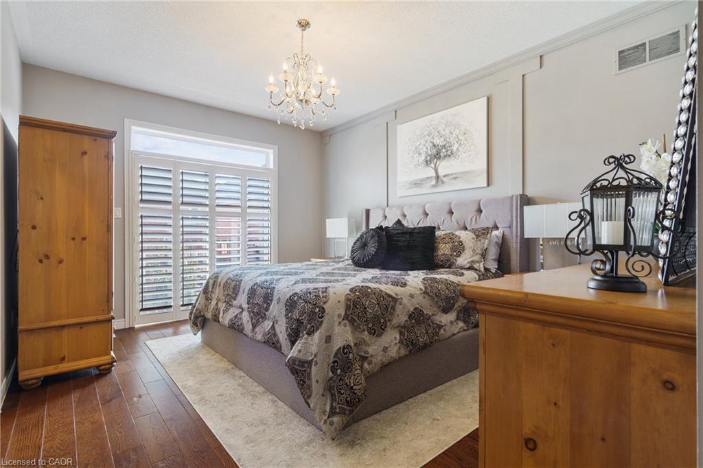 21 Shade Forest Trail, Hamilton, ON - Indoor Photo Showing Bedroom
