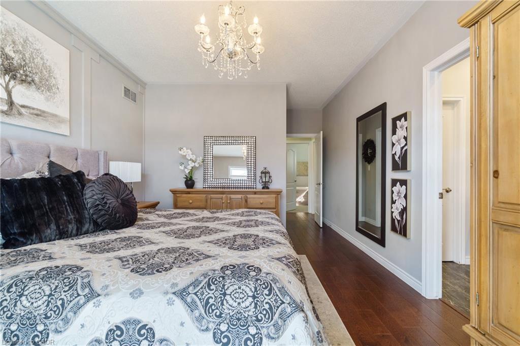 21 Shade Forest Trail, Hamilton, ON - Indoor Photo Showing Bedroom