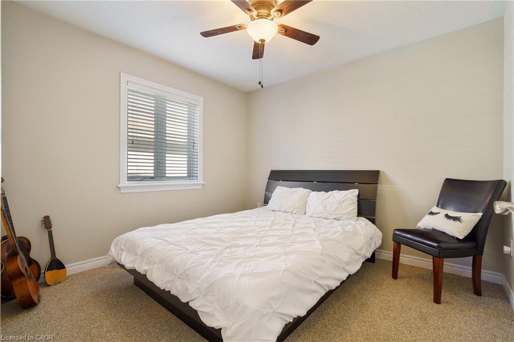 21 Shade Forest Trail, Hamilton, ON - Indoor Photo Showing Bedroom
