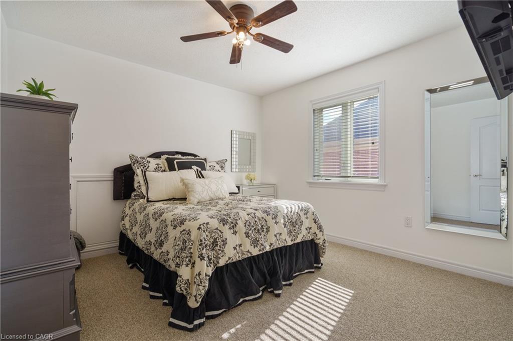 21 Shade Forest Trail, Hamilton, ON - Indoor Photo Showing Bedroom