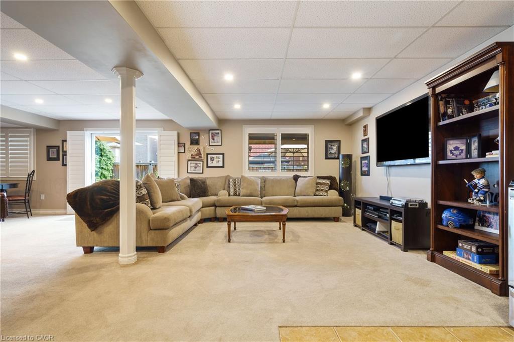 21 Shade Forest Trail, Hamilton, ON - Indoor Photo Showing Other Room