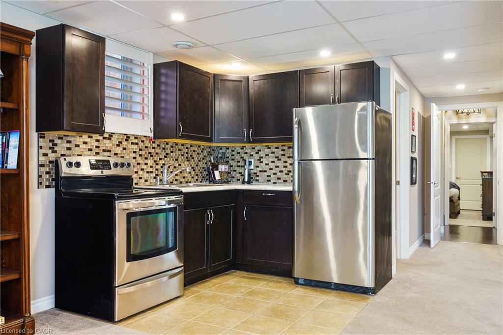 21 Shade Forest Trail, Hamilton, ON - Indoor Photo Showing Kitchen With Double Sink