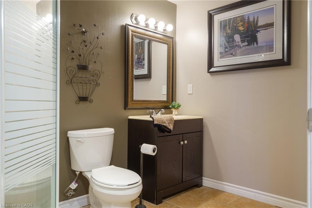 21 Shade Forest Trail, Hamilton, ON - Indoor Photo Showing Bathroom