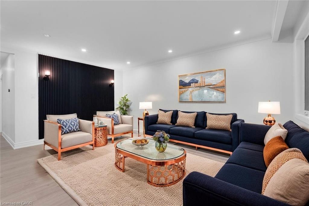 210 Mackan Street, Thorold, ON - Indoor Photo Showing Living Room